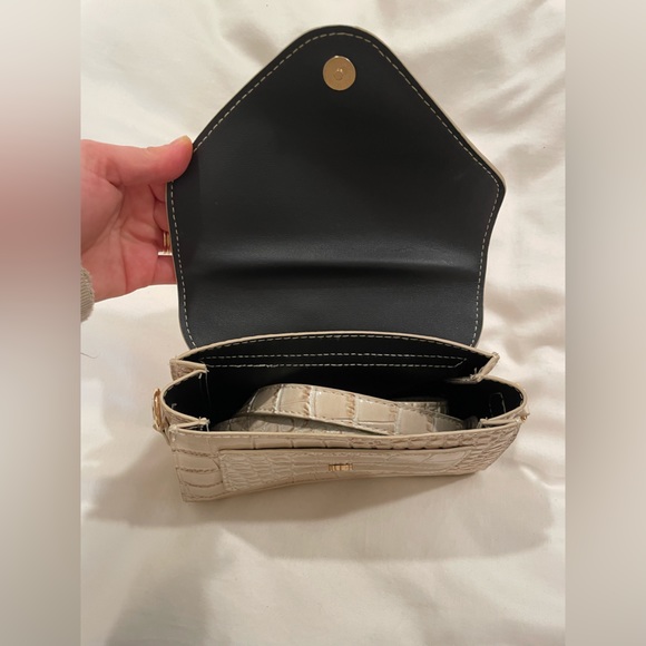 Amazon Cream Purse - Picture 3 of 4